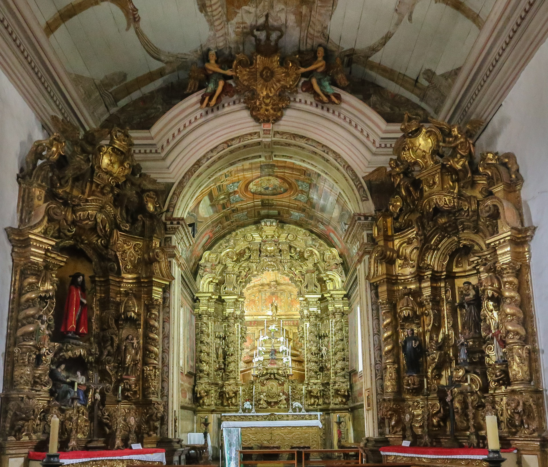 Intérieur de la chapelle N.S. do Rosario de Padre Faria