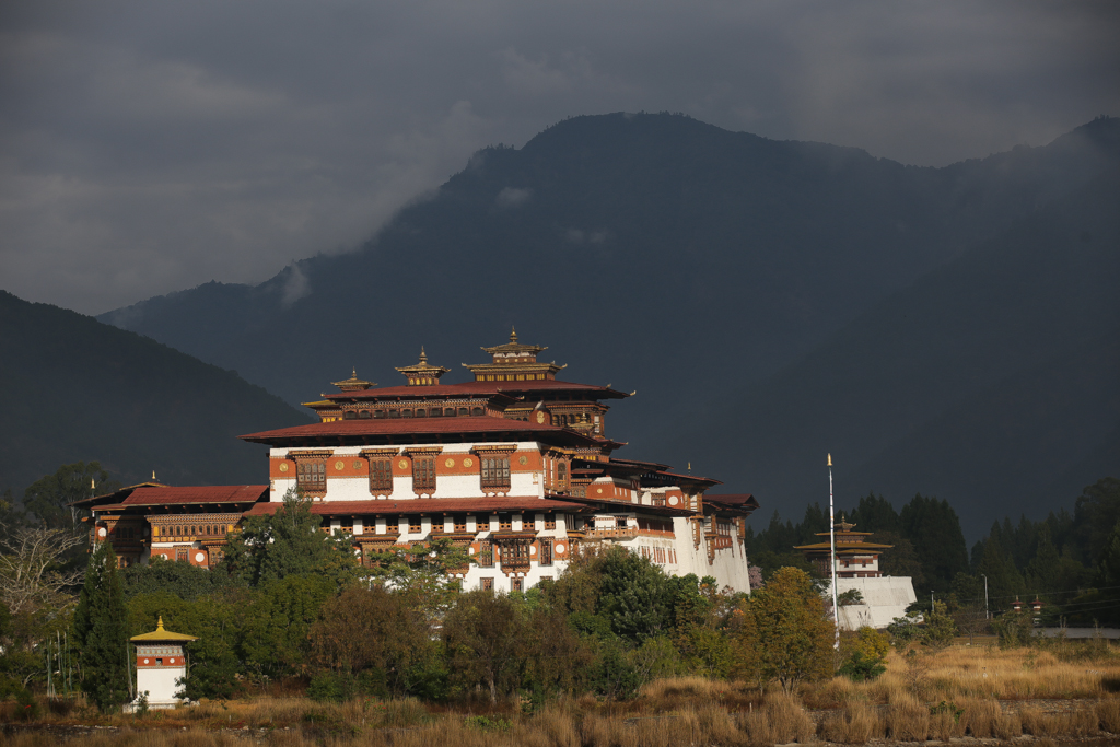 Lumière du matin sur le Dzong de Punakha