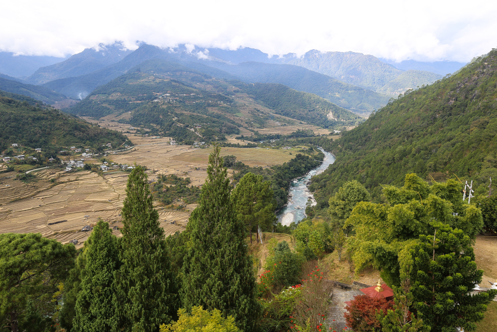 Vers le haut de la vallée depuis la terrasse supérieure du chorten