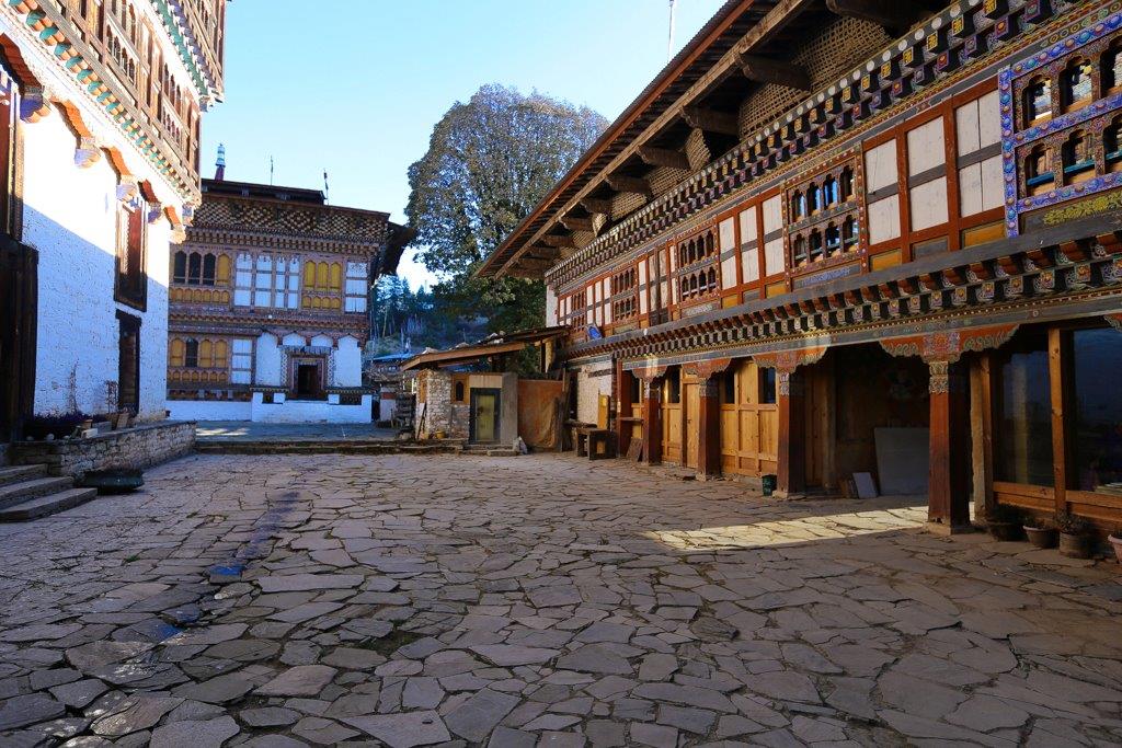 La cour intérieure de la maison seigneuriale d'Ugyenchöling