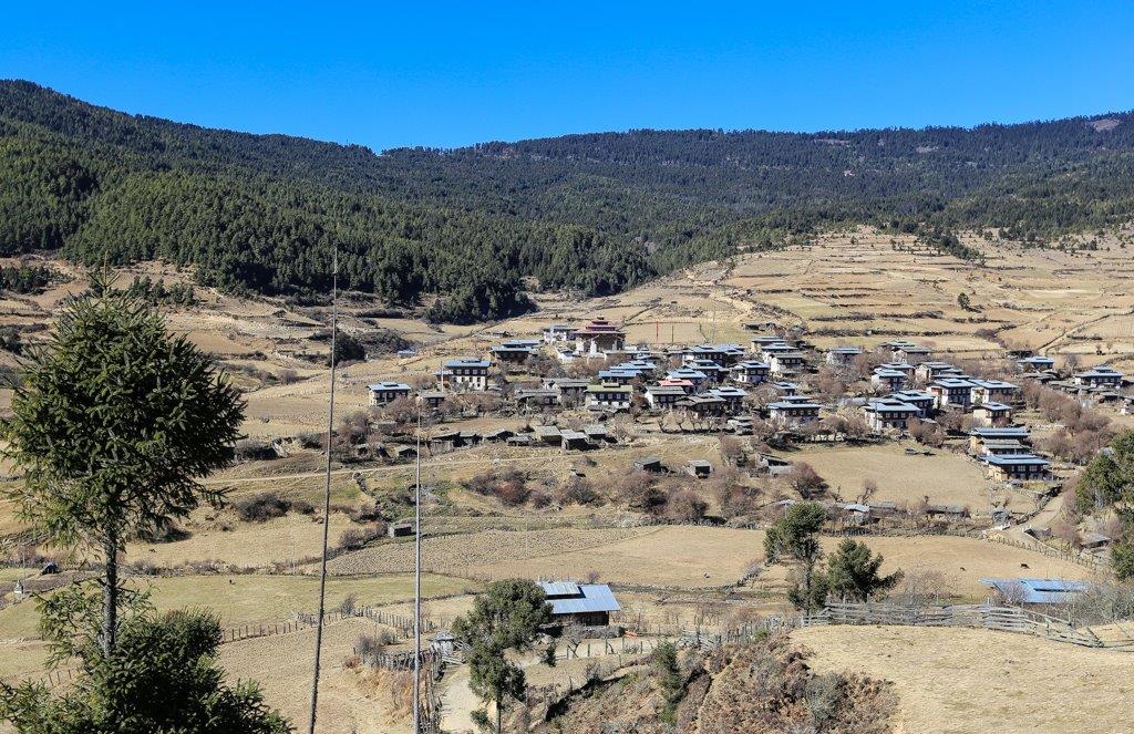 Le village d'Ura et son grand temple