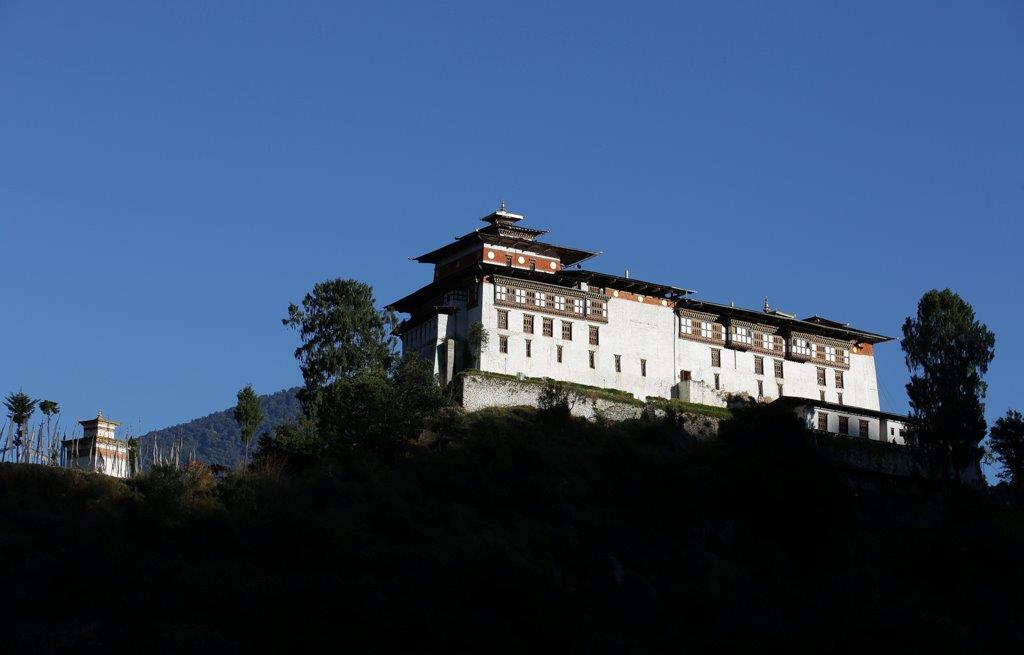 Dernier rayons de soleil sur la face Ouest du dzong