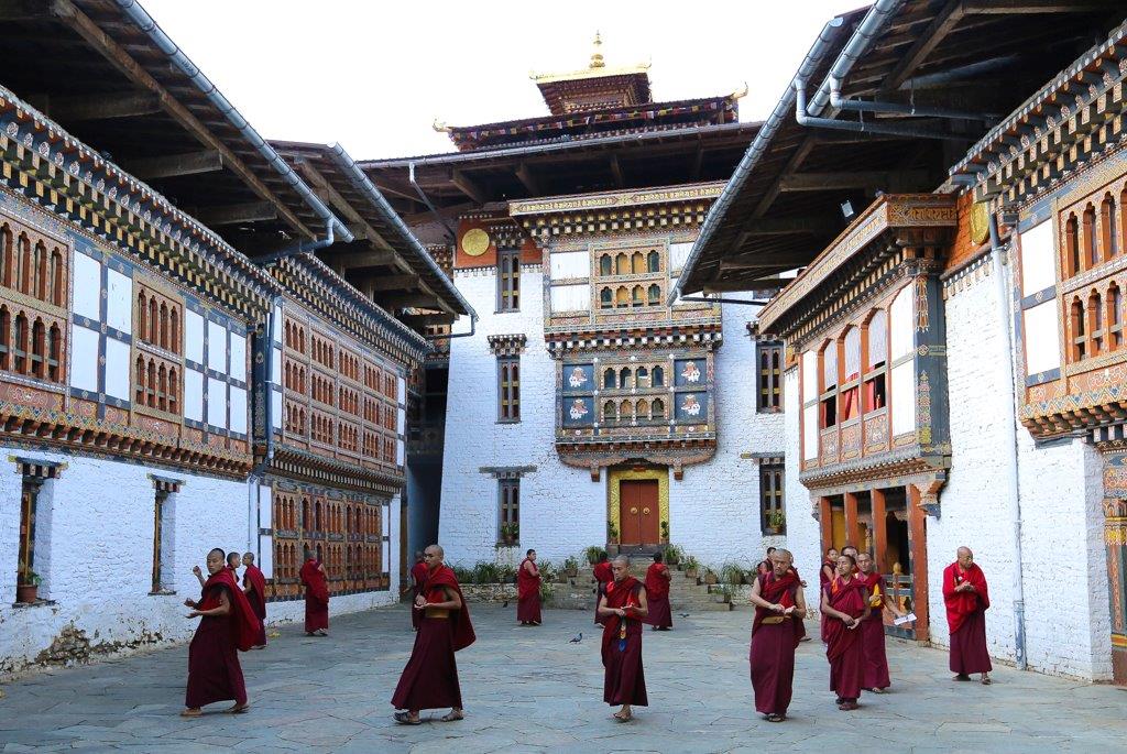 Répétition dans la cour principale du dzong