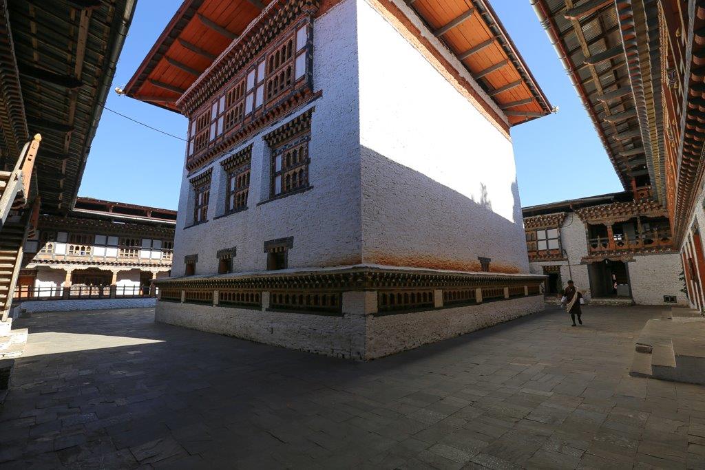 Cour intérieure autour du temple principal, dzong de Mongar