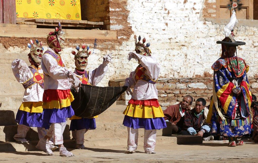 Arrivée des quatre danseurs de Durdag