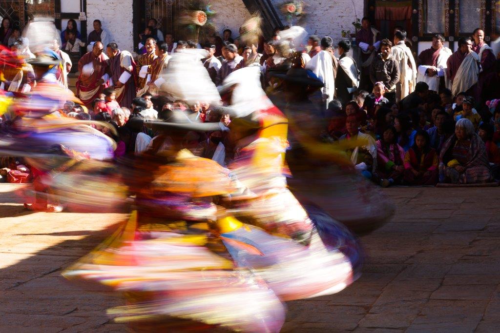 Zhana, la danse des Chapeaux Noirs