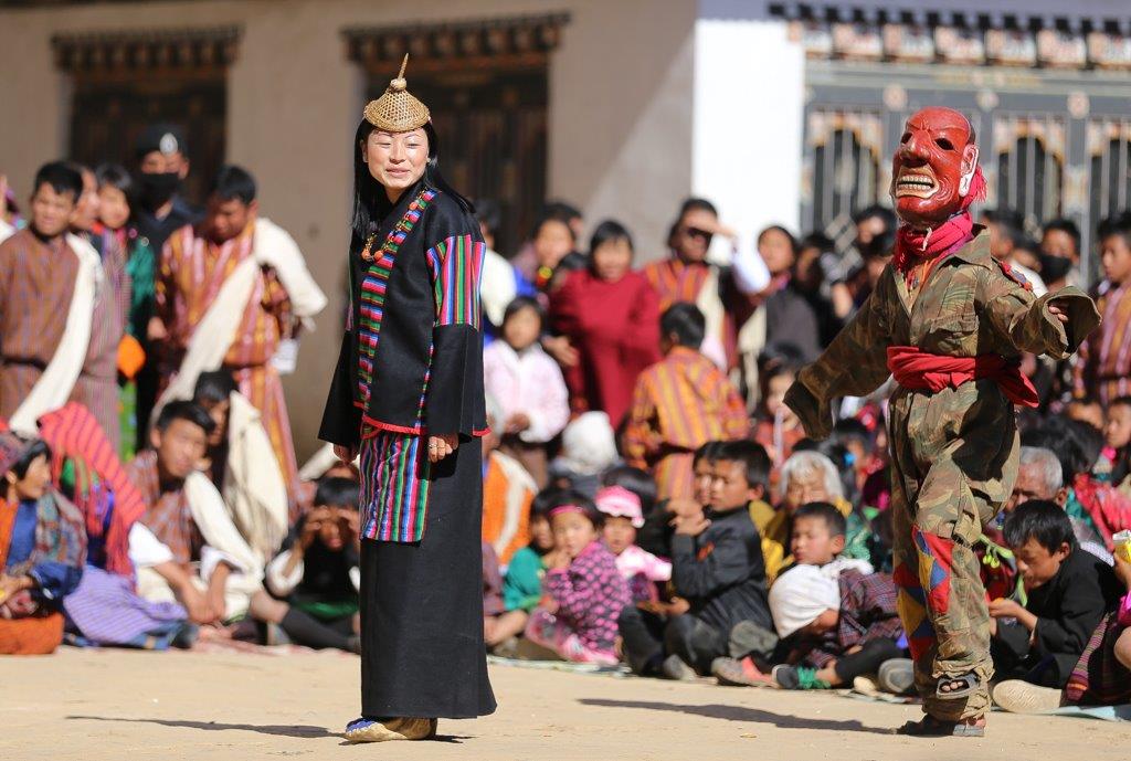 Danse de Laya, un village proche de la frontière avec le Tibet