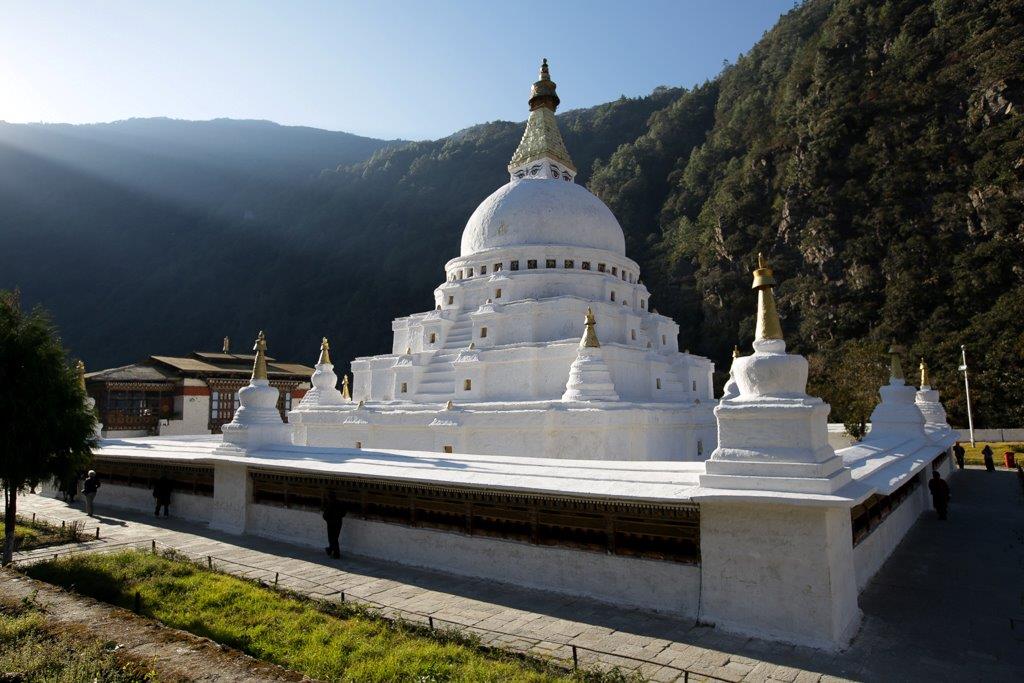 Dans quelques minutes le Chorten Kora va basculer dans l'ombre