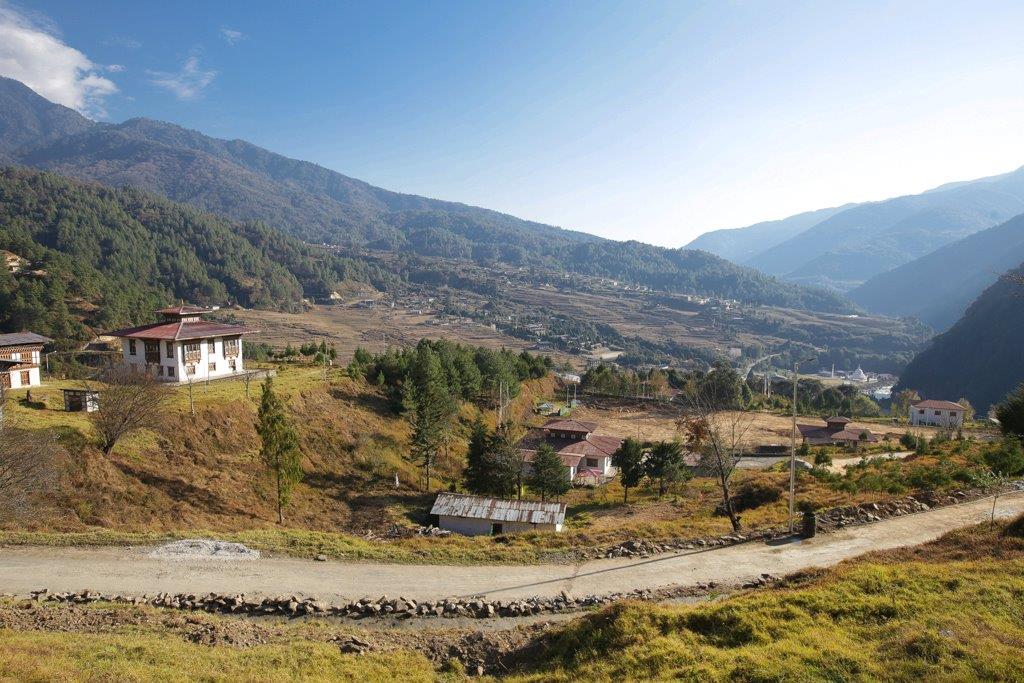 Vue de la vallée de Trashiyangtse, depuis le nouveau dzong