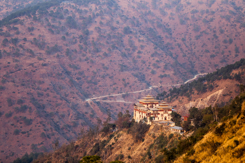 Le Dzong de Trashigang depuis une des fenêtres de ma suite
