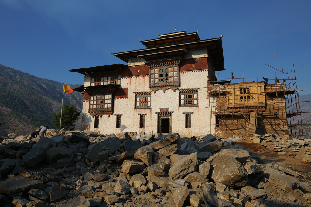 Arrivée devant le Dzong