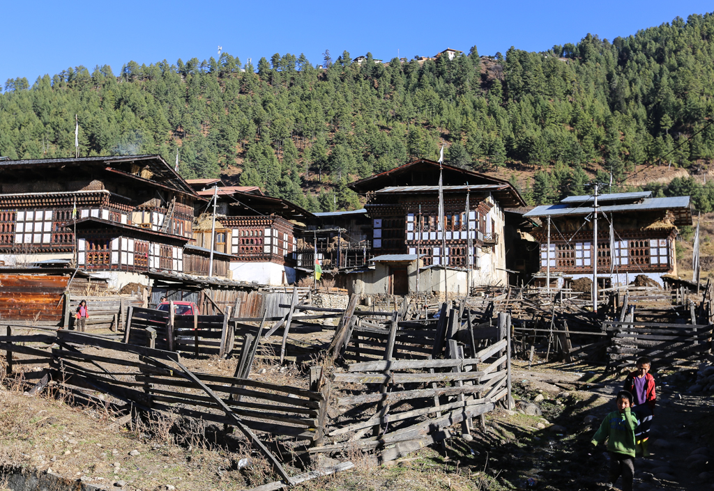 Enclos devant des maisons à Yangtong