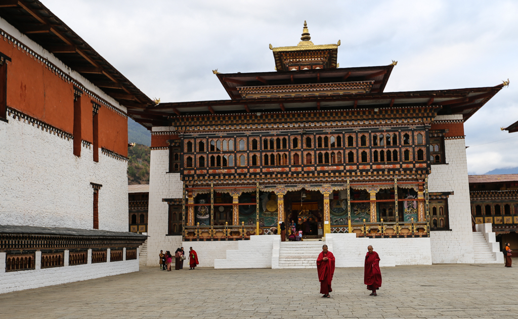 Dans la cour intérieure du Tashi Chodzong