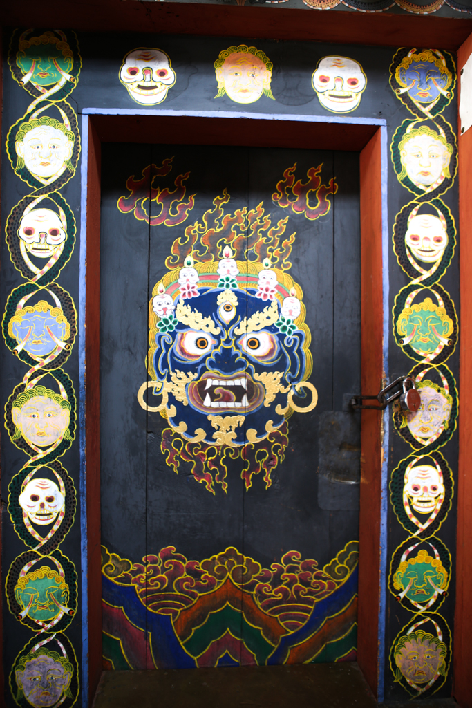 Porte d'une salle du Dzong de Punaka