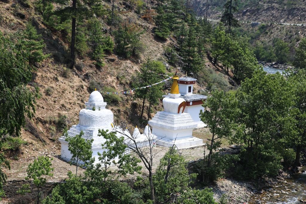 Les trois stupas