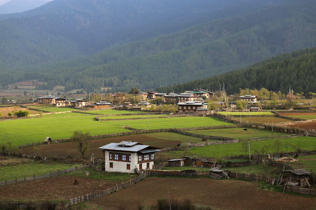 Vue sur la vallée lors de la montée au petit monastère du Buli