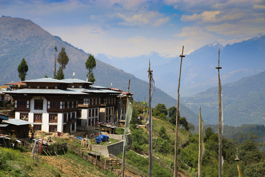 Village entre Phobjika et Punaka