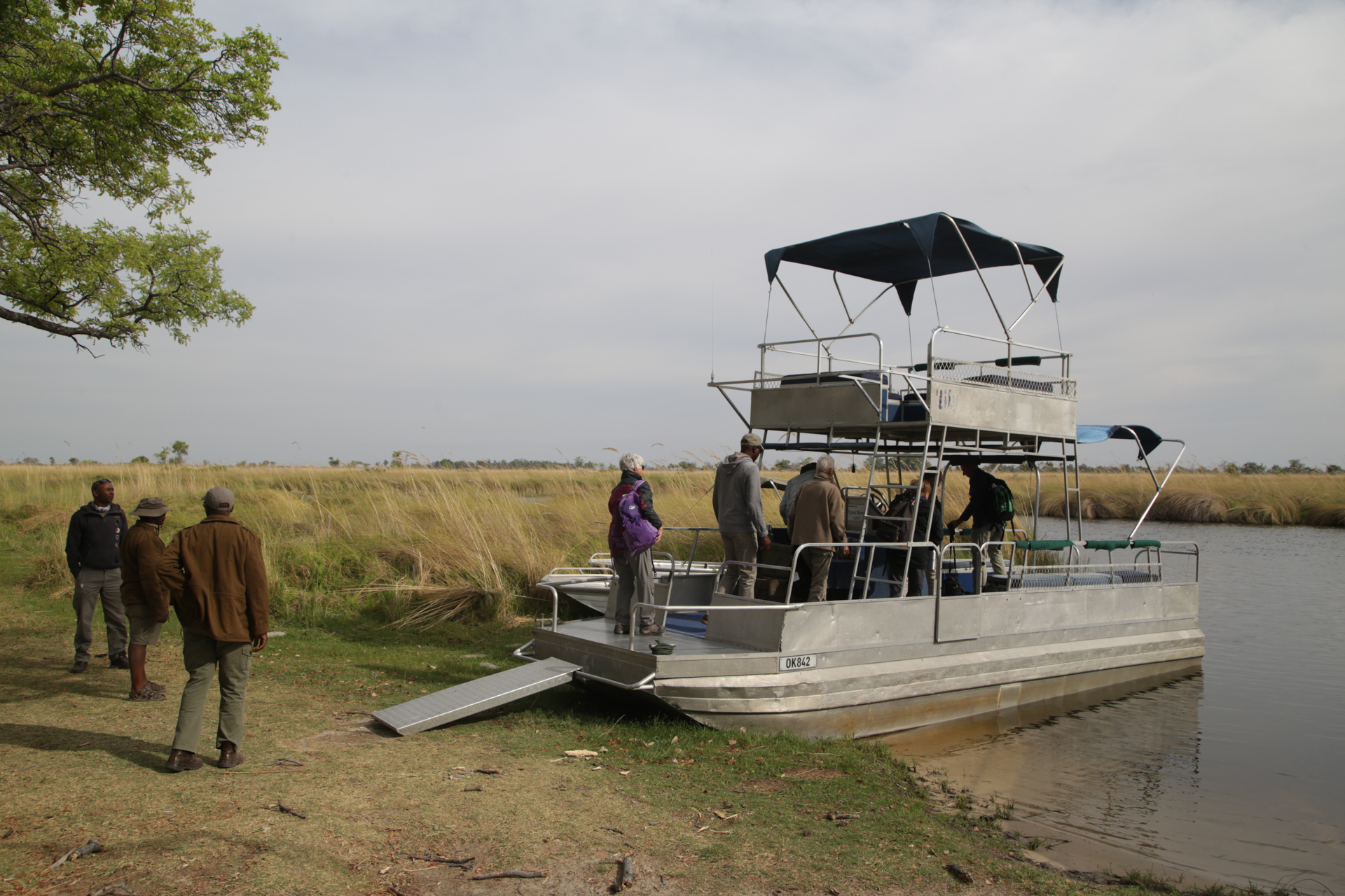 bateau navigation okavango safari botswana