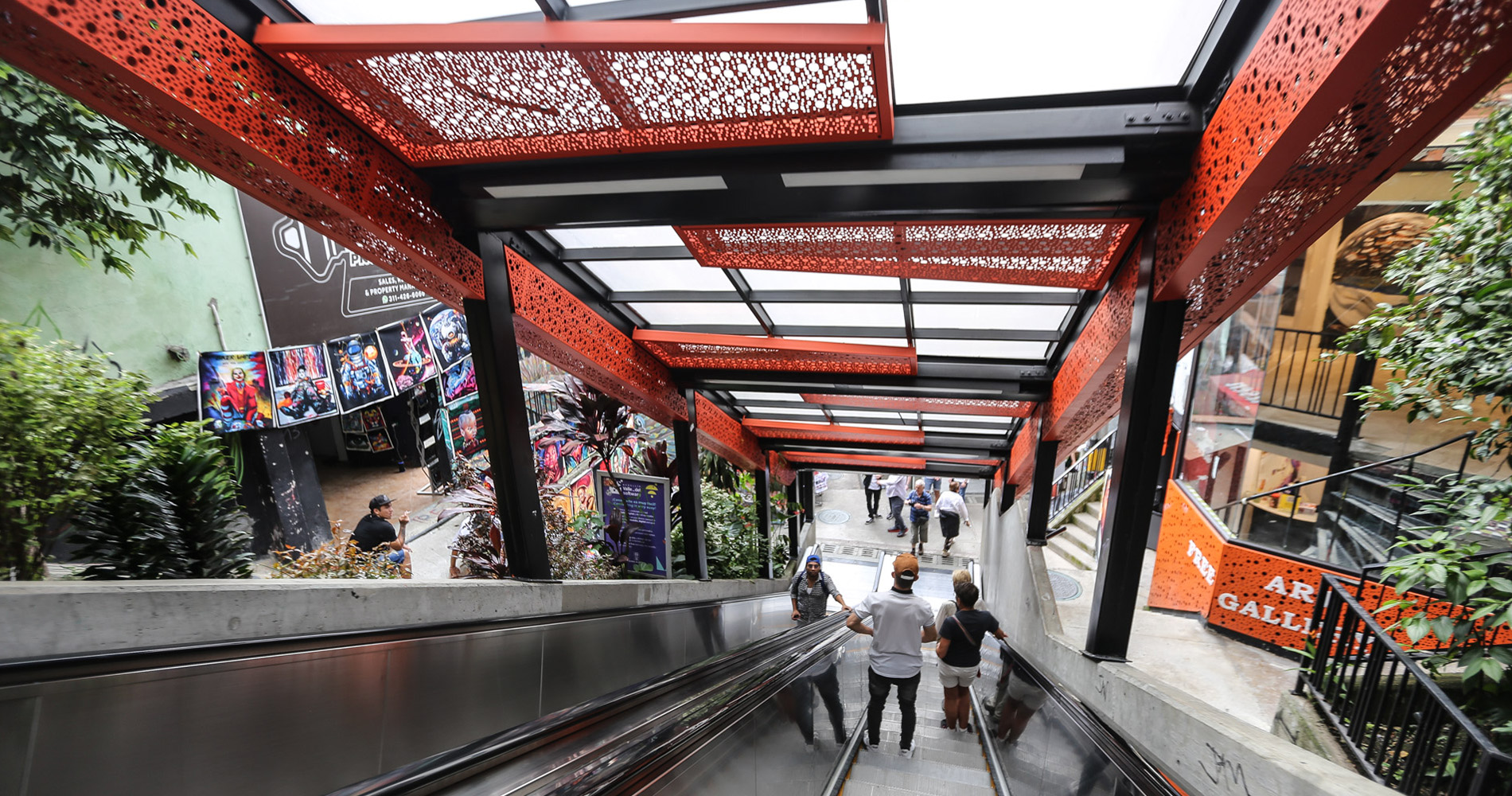 Des escaliers mécaniques desservent certains secteurs de Comuna 13