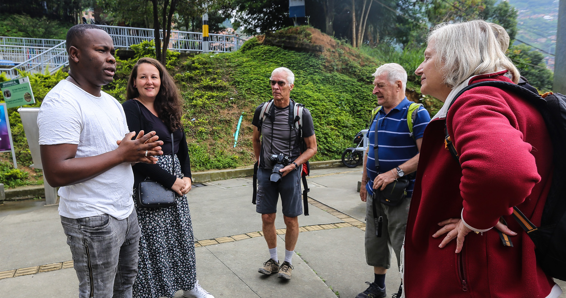 Rencontre avec Darwin Martinez, notre guide local à Comuna 8