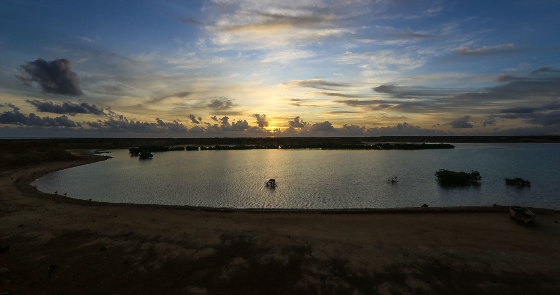 Lever du soleil sur Bahia Hondita