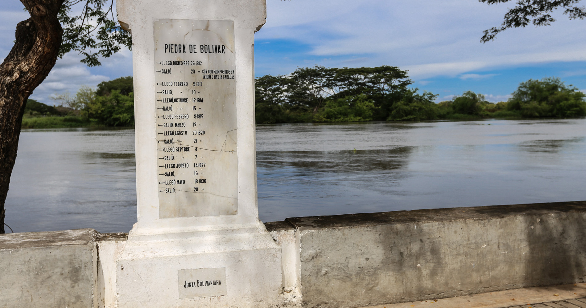 La pierre de Bolivar qui retrace l’historique de ces nombreux passages