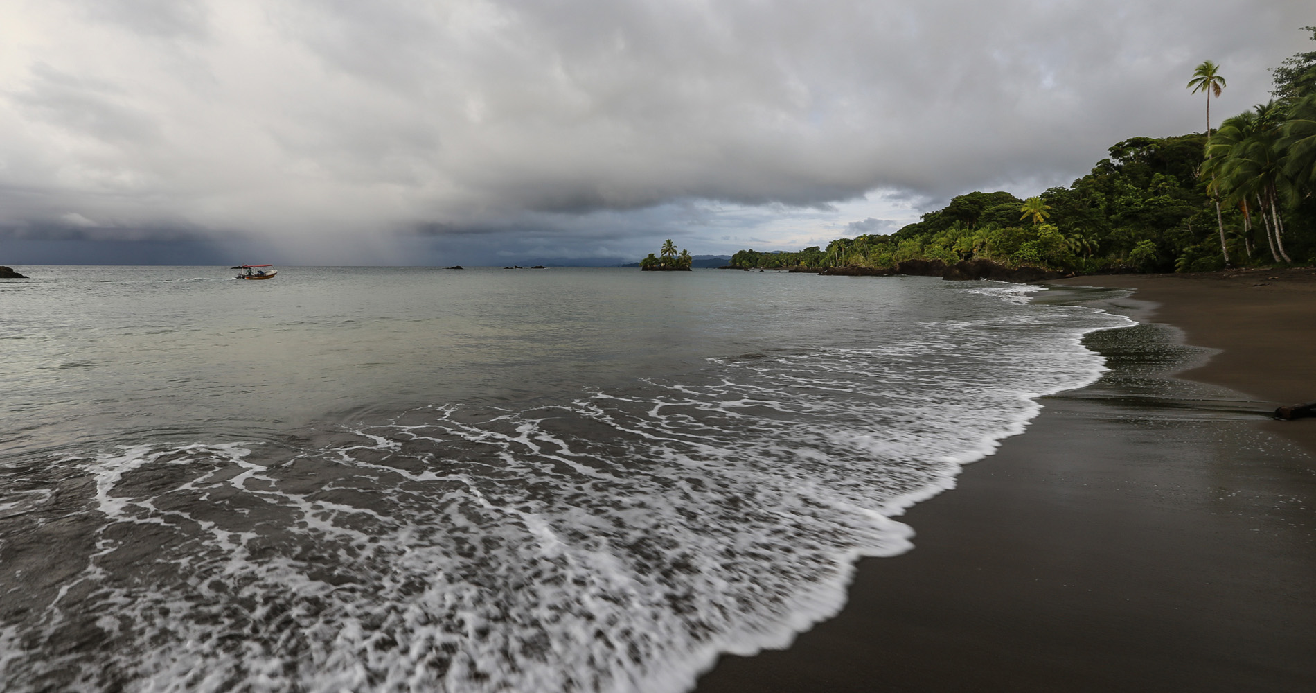 Retour sur la plage de La Kuka avec l’orage