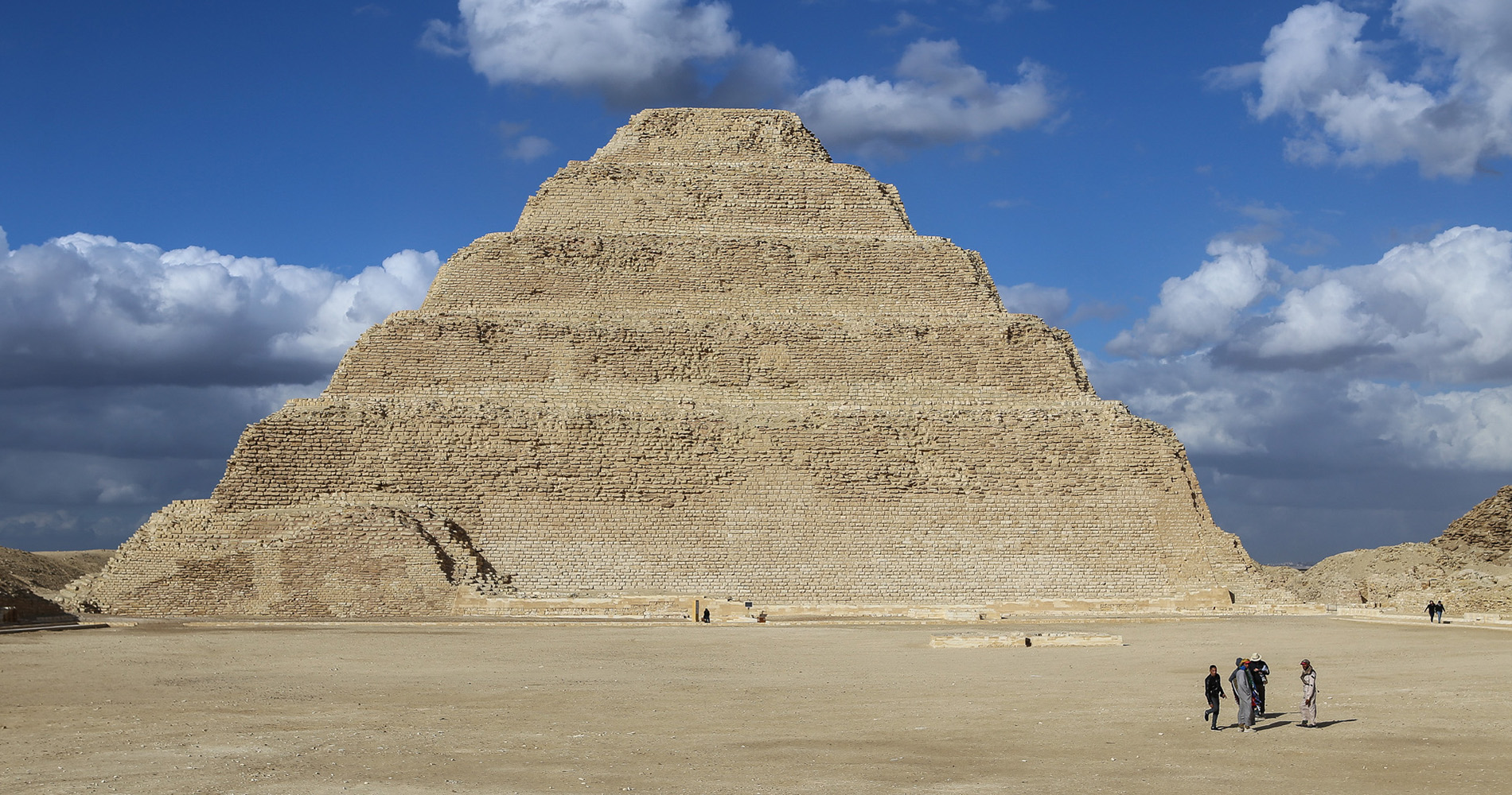 Esplanade devant la pyramide de Djeser