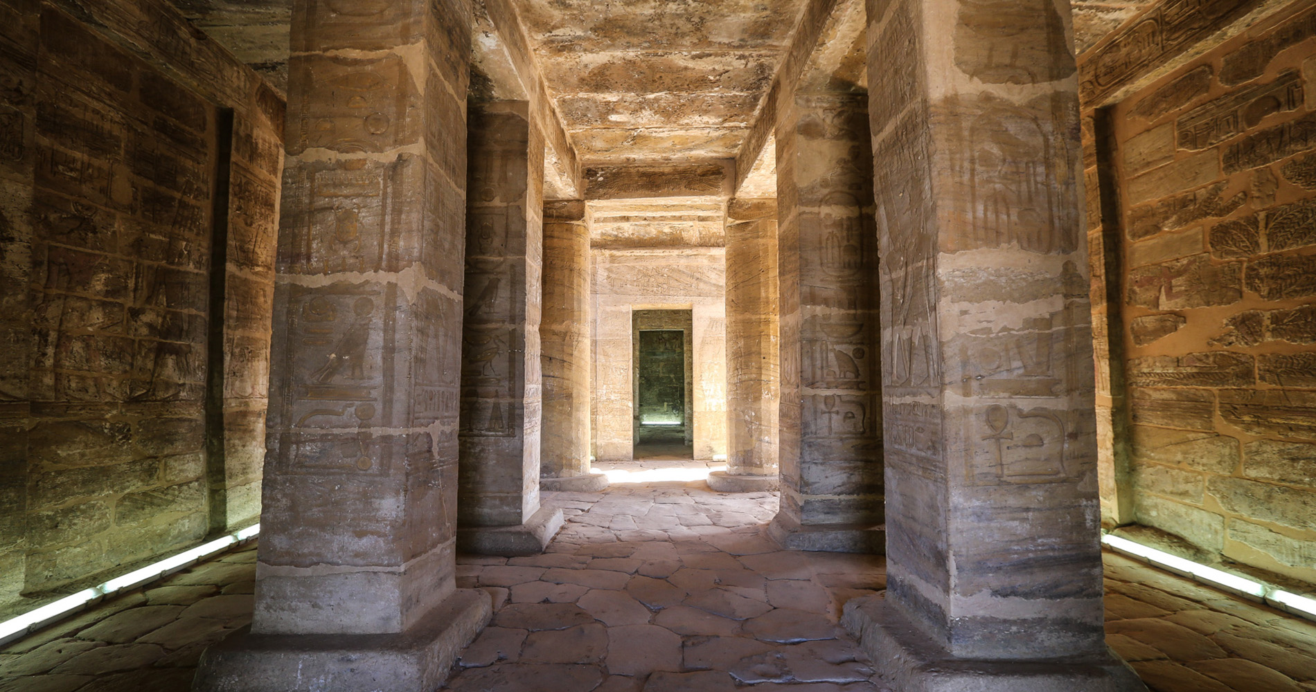 Première salle du temple de Derr