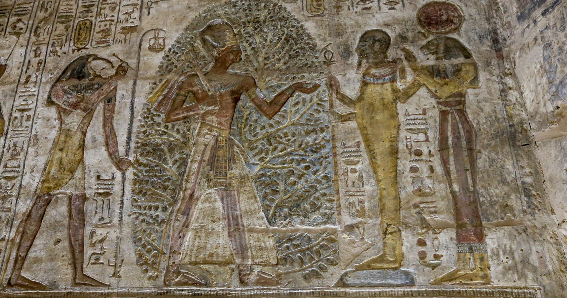 Ptah et sa femme Sekhmet donnent la vie éternelle à Ramsès II