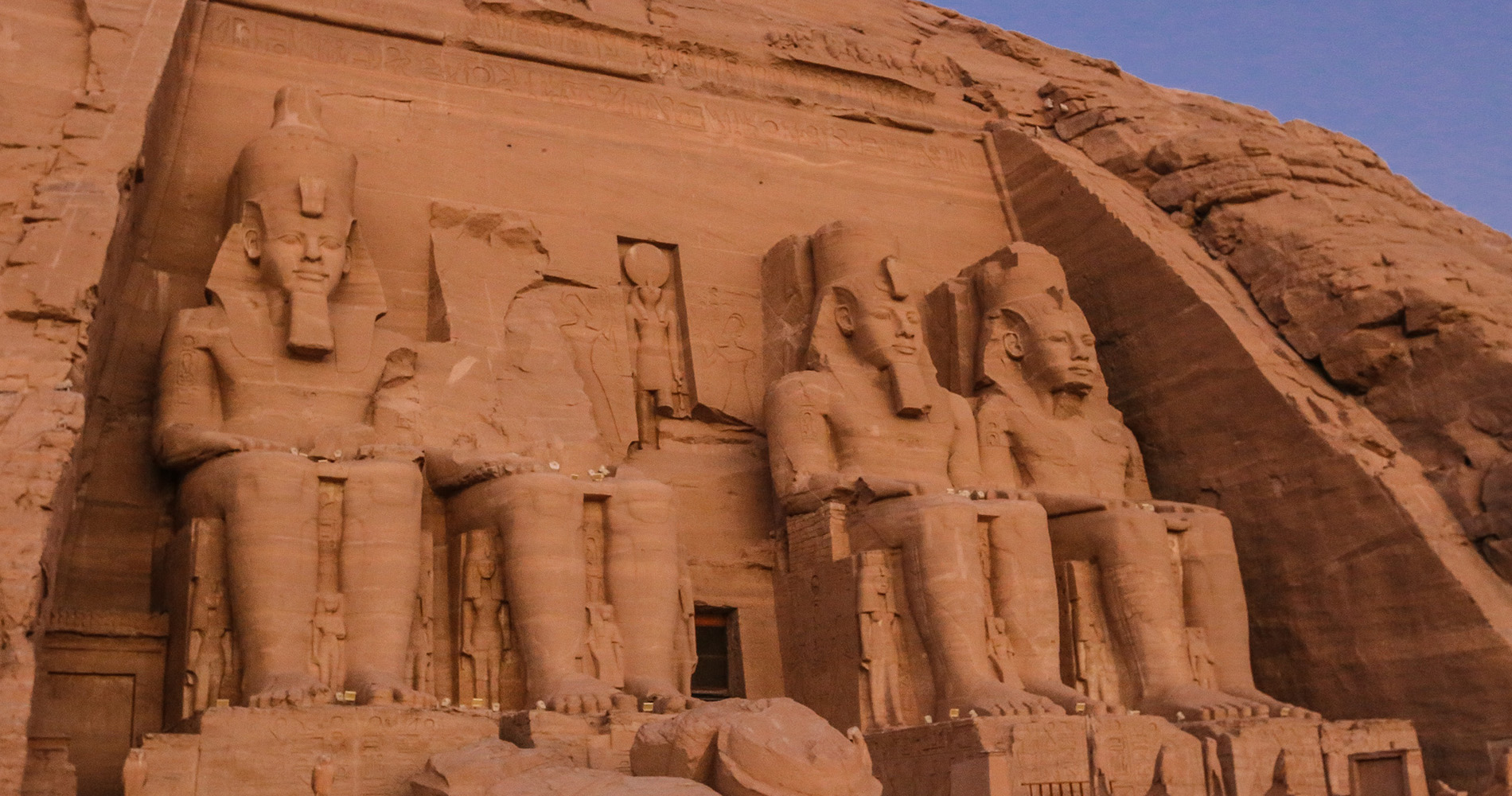 La façade monumentale du Grand Temple de Ramsès II