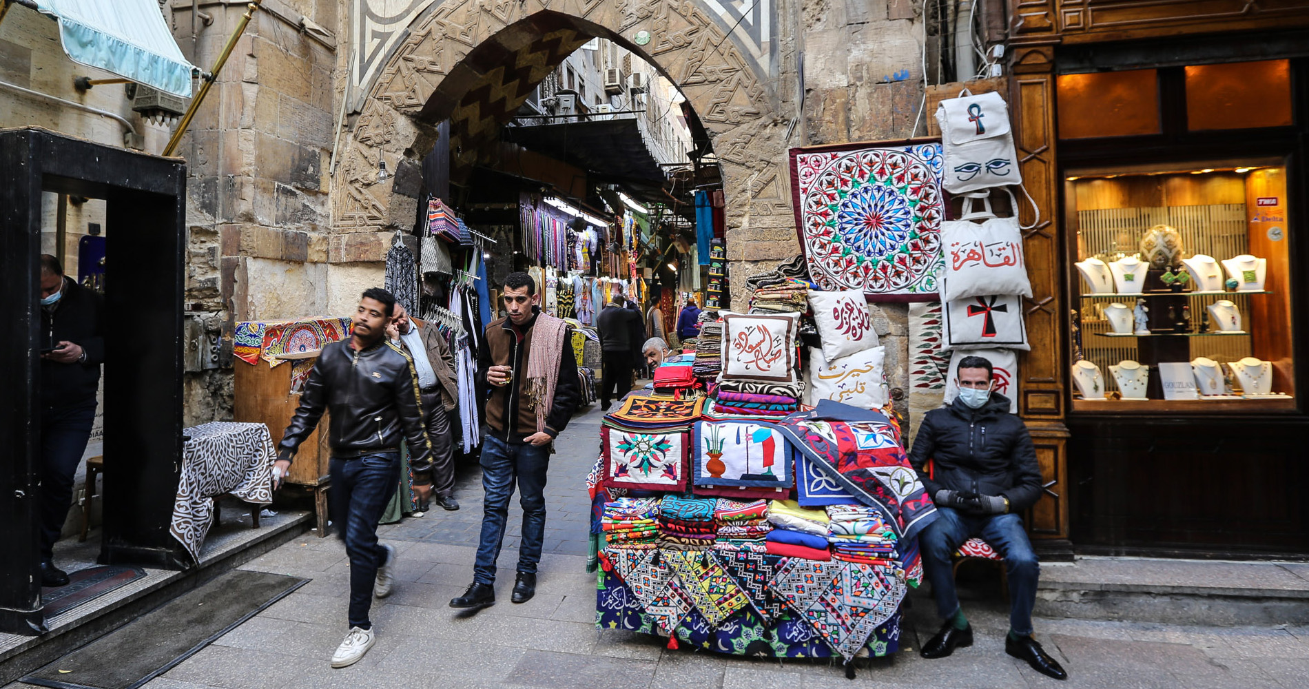 Une des portes dans le souk Khan al-Khalilli