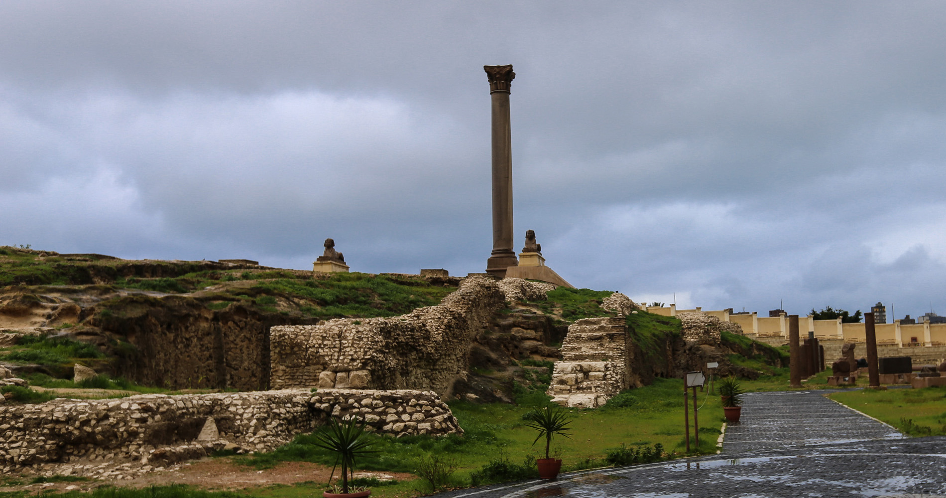 La colonne, dites de Pompée