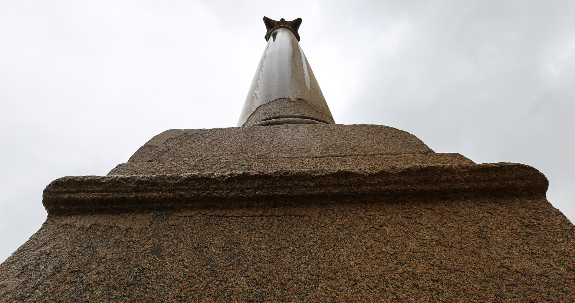 La colonne en granite