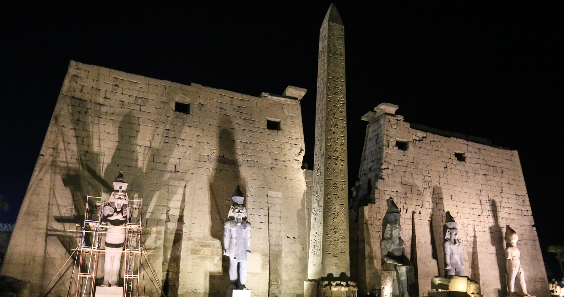 Le deuxième obélisque de Louxor… est situé place de la Concorde à Paris 