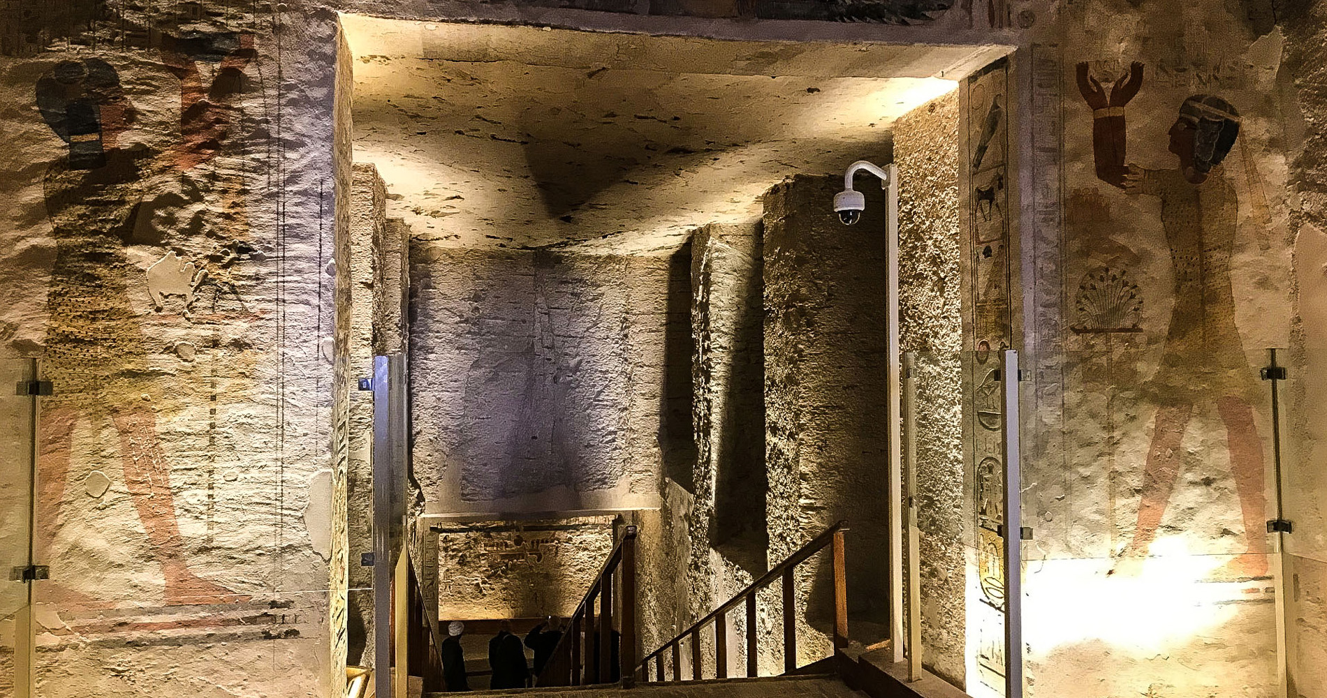 Descente vers la chambre funéraire