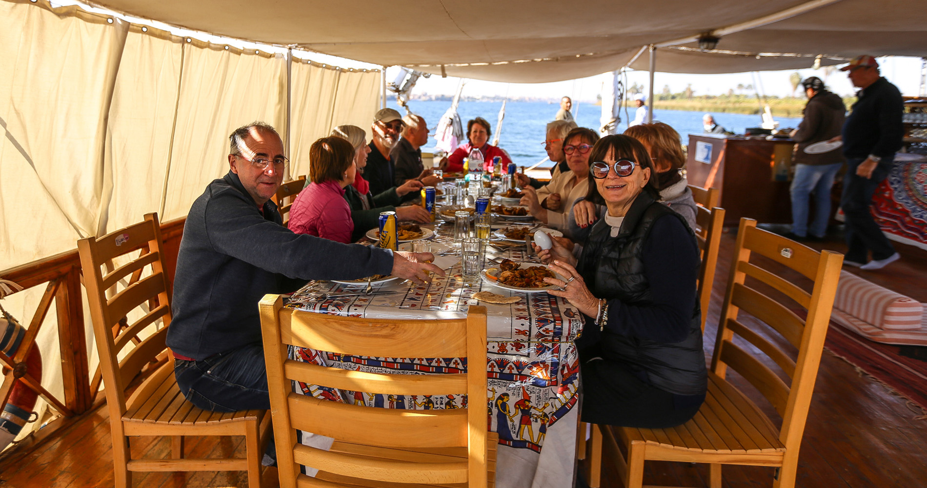 Salle à manger sur le pont supérieur