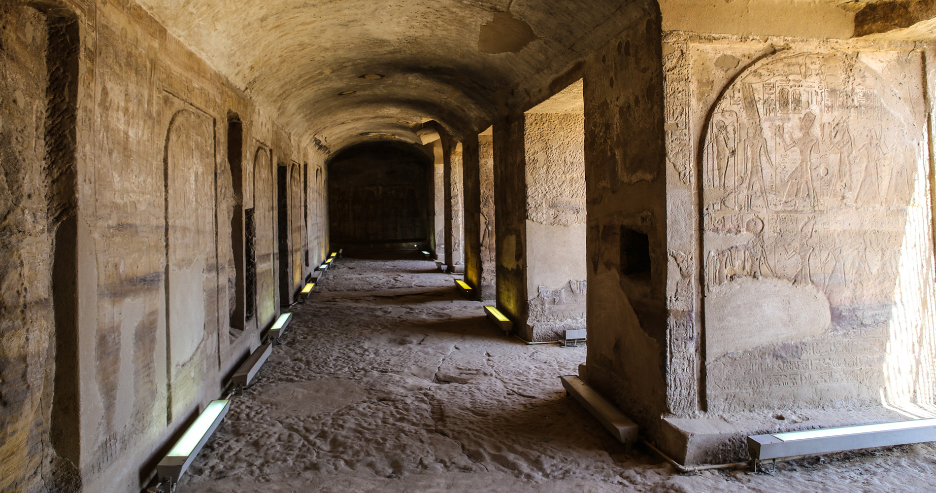 Salle d’entrée menant au Naos