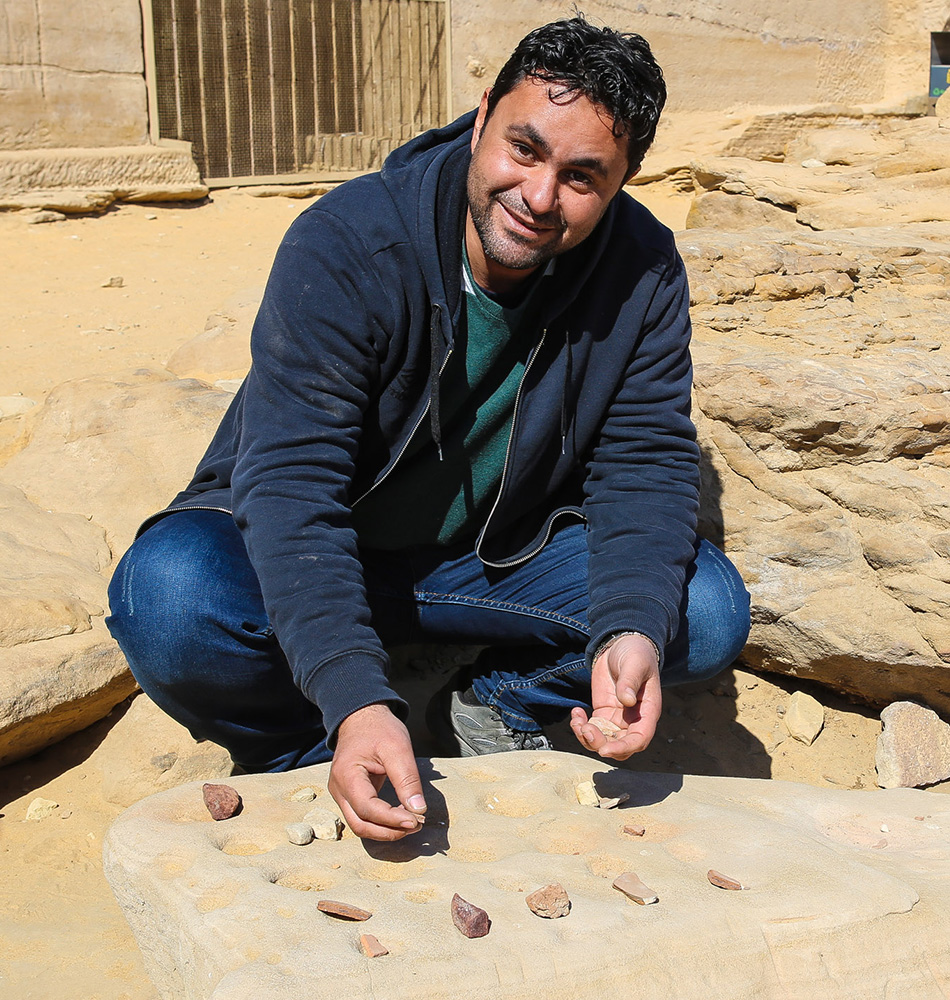 Notre guide, Mohamed, nous initie au jeu de Siga