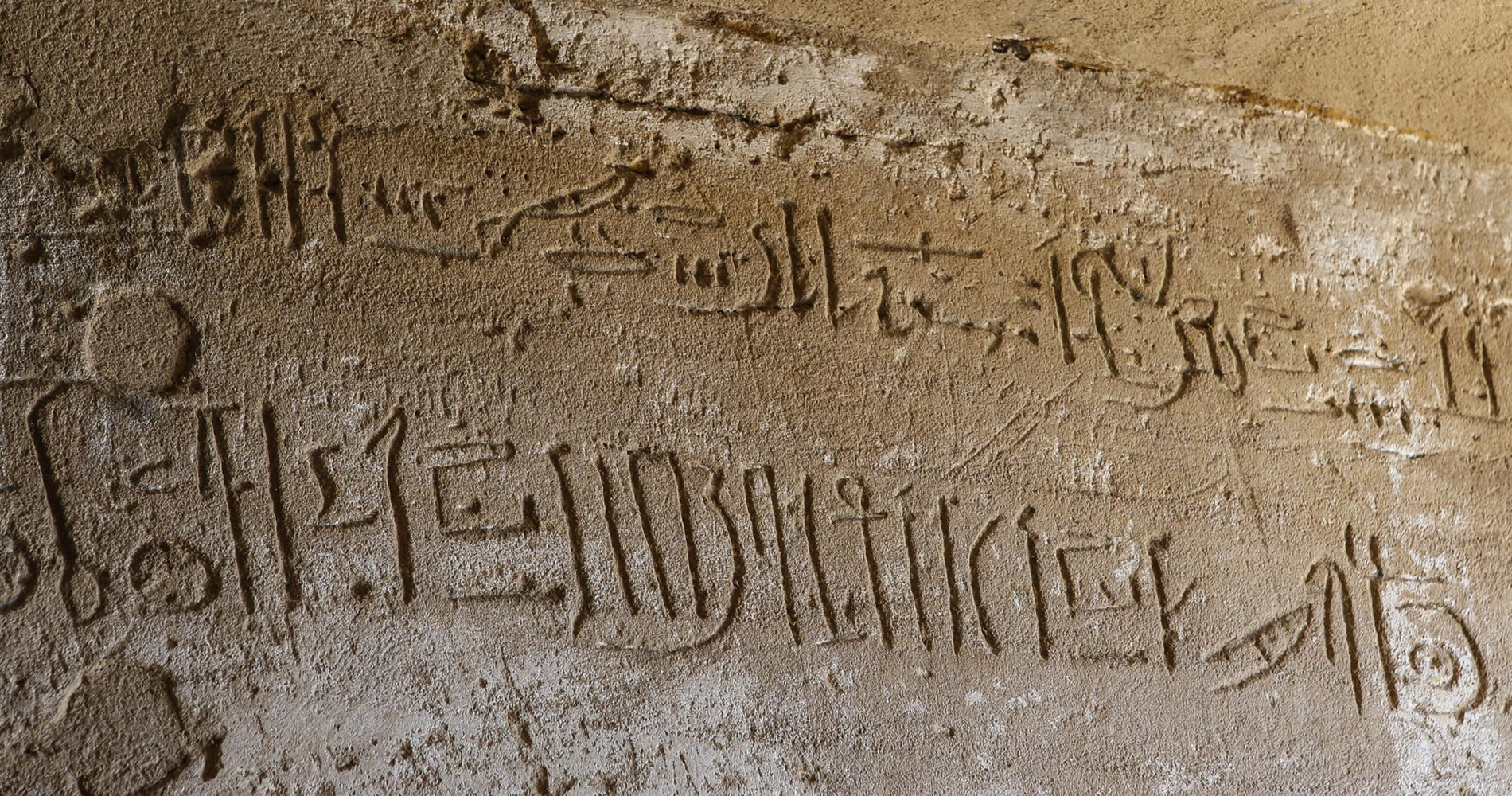 Après l’écriture hiéroglyphique arriva l’écriture hiératique