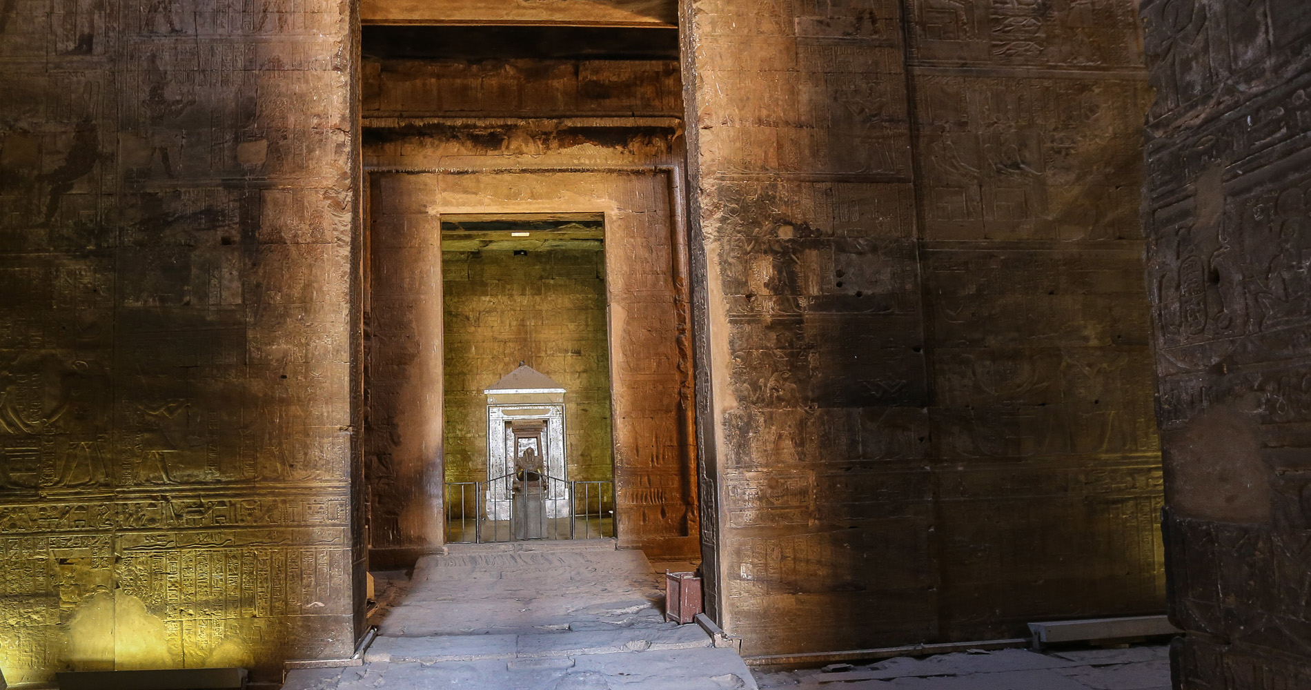 Le corridor menant au Naos