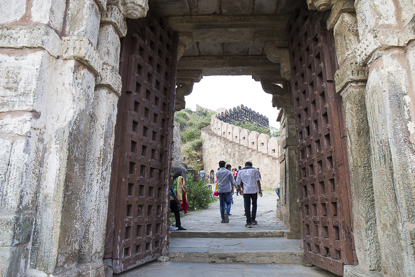 Entrée dans le fort et vue depuis le sommet du palais