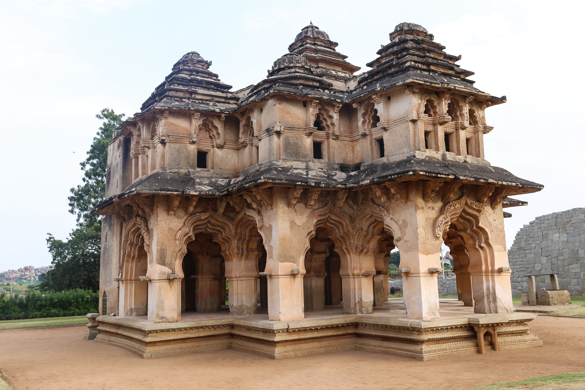 Le Lotus Mahal, dans l’enclos Zenana, un exemple de fusion des styles hindou et musulman