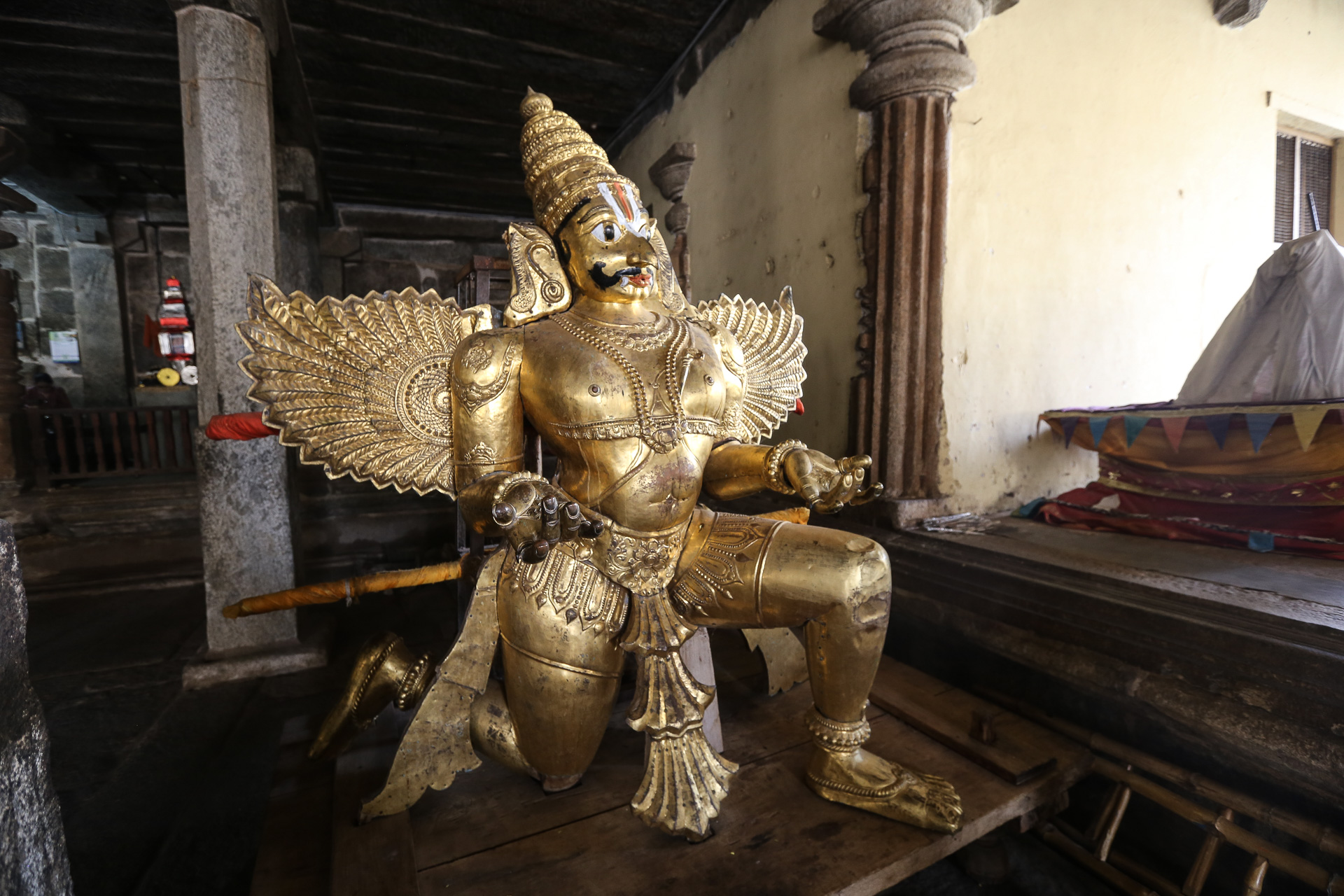 Une statue de Garuda, transporteur officiel de Vishnu