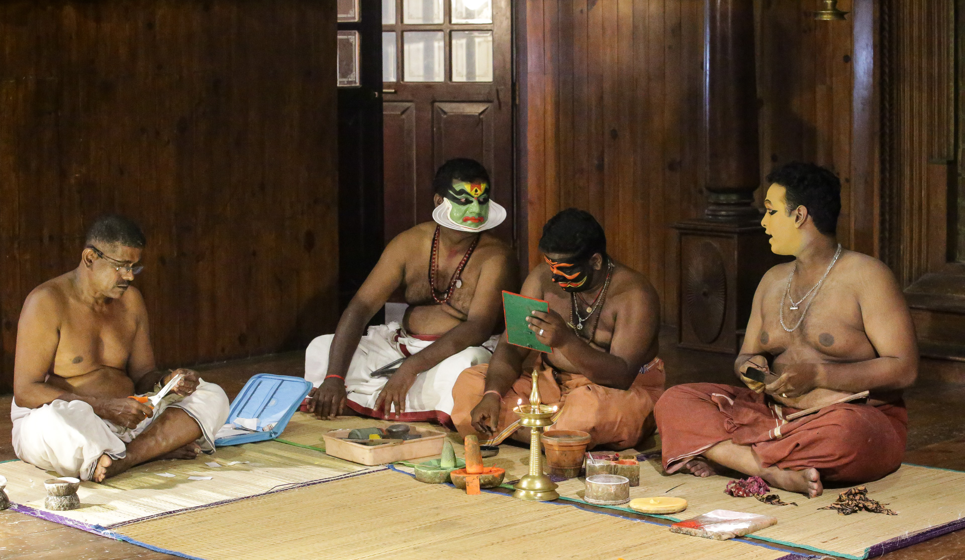 Séance de maquillage Kathakali