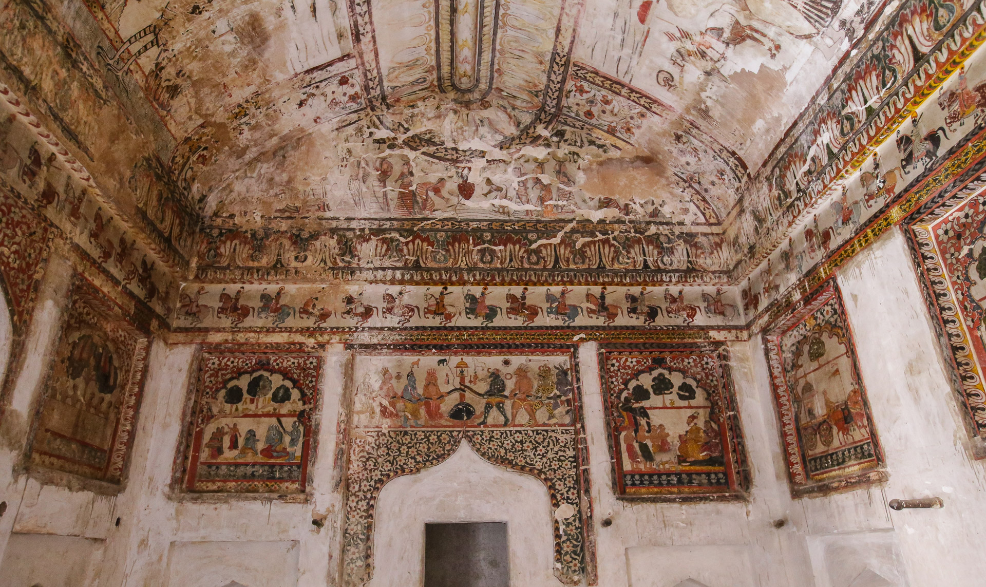 Dans la cour du Raj Mahal, une sorte de palais des vents - Orchha