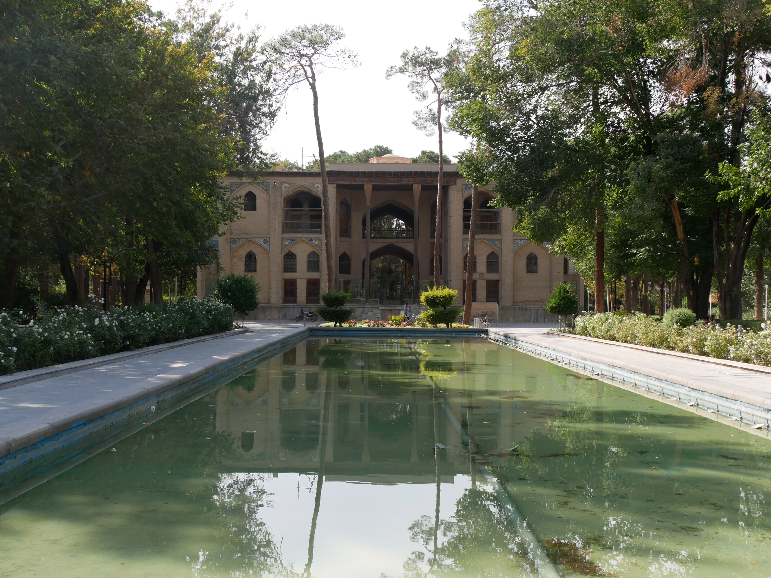 Le Hasht Behesht palace