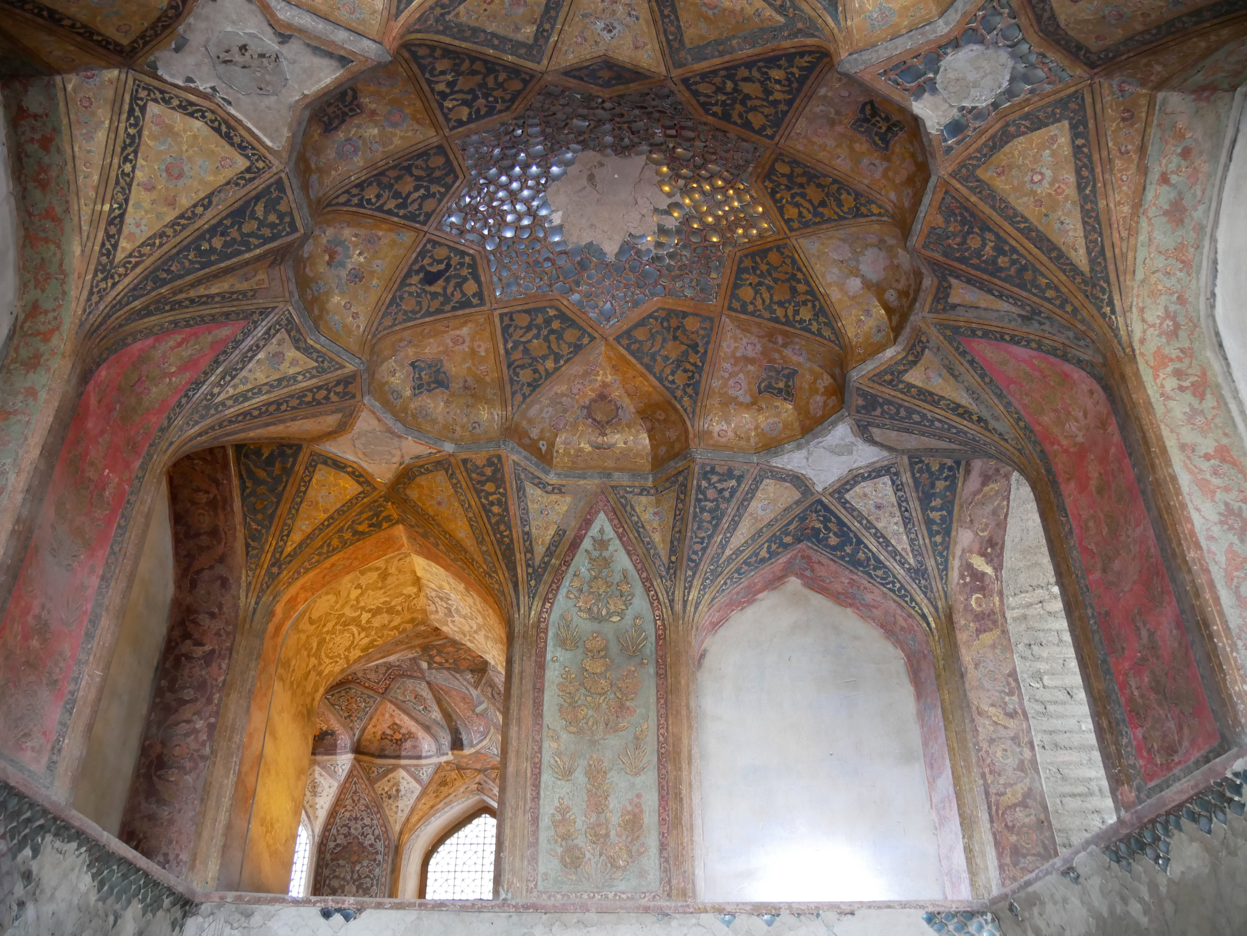 Le Hasht Behesht palace