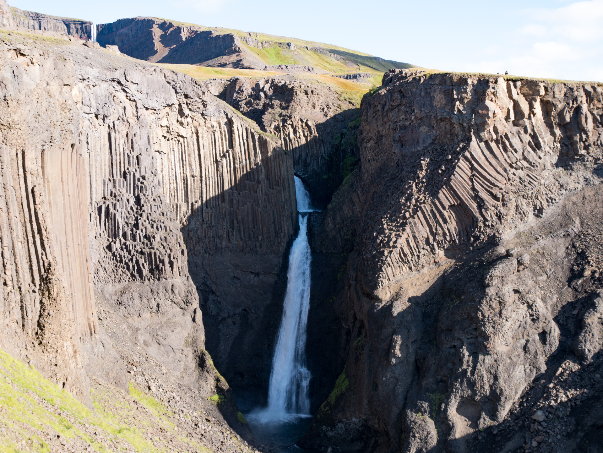 Colonnes de basalte de la cascade de Litlanefoss