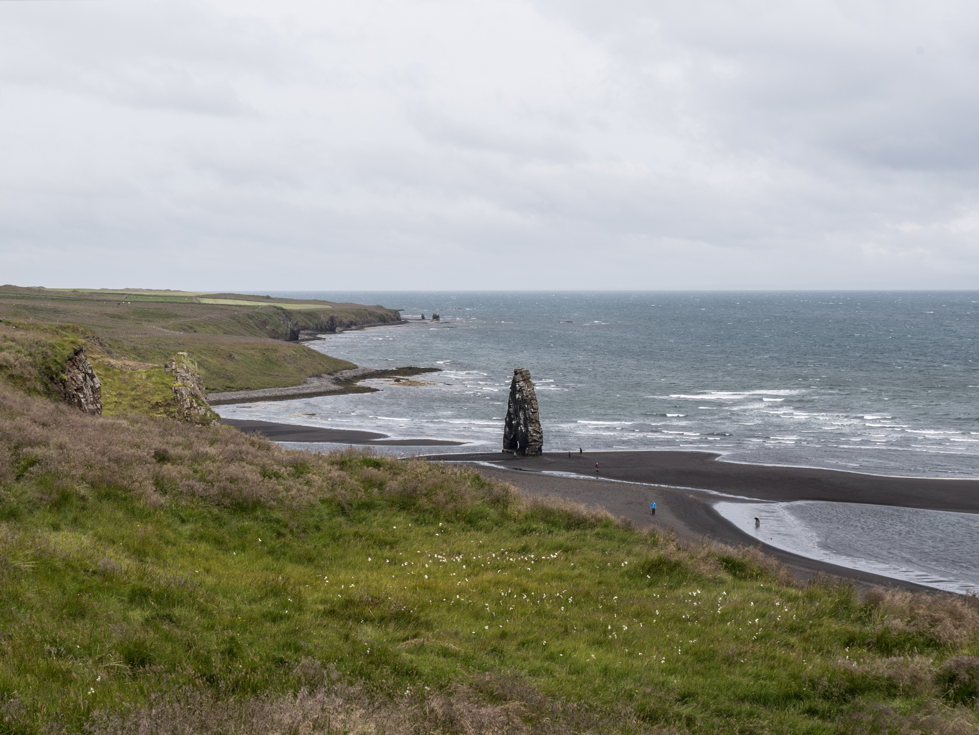 Au loin l'arche d'Hvitserkur